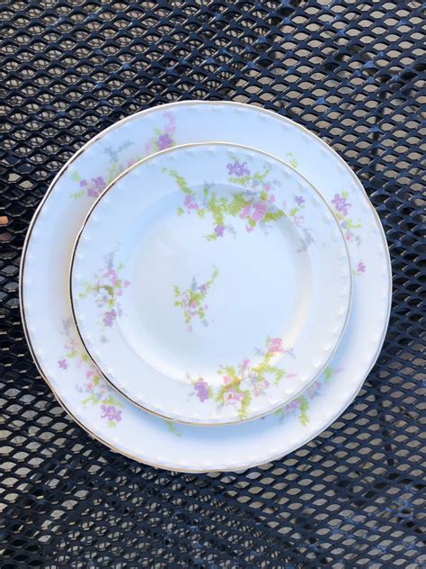 crooksville la grande white plate white flowers